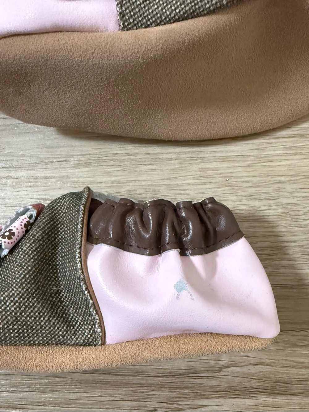 Robeez Soft Soles Organic Scrap Book Brown with Pastel Accent Shoes Sz 10.5-11.5